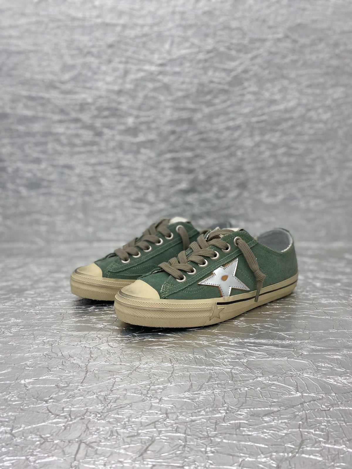 Golden Goose V-Star2