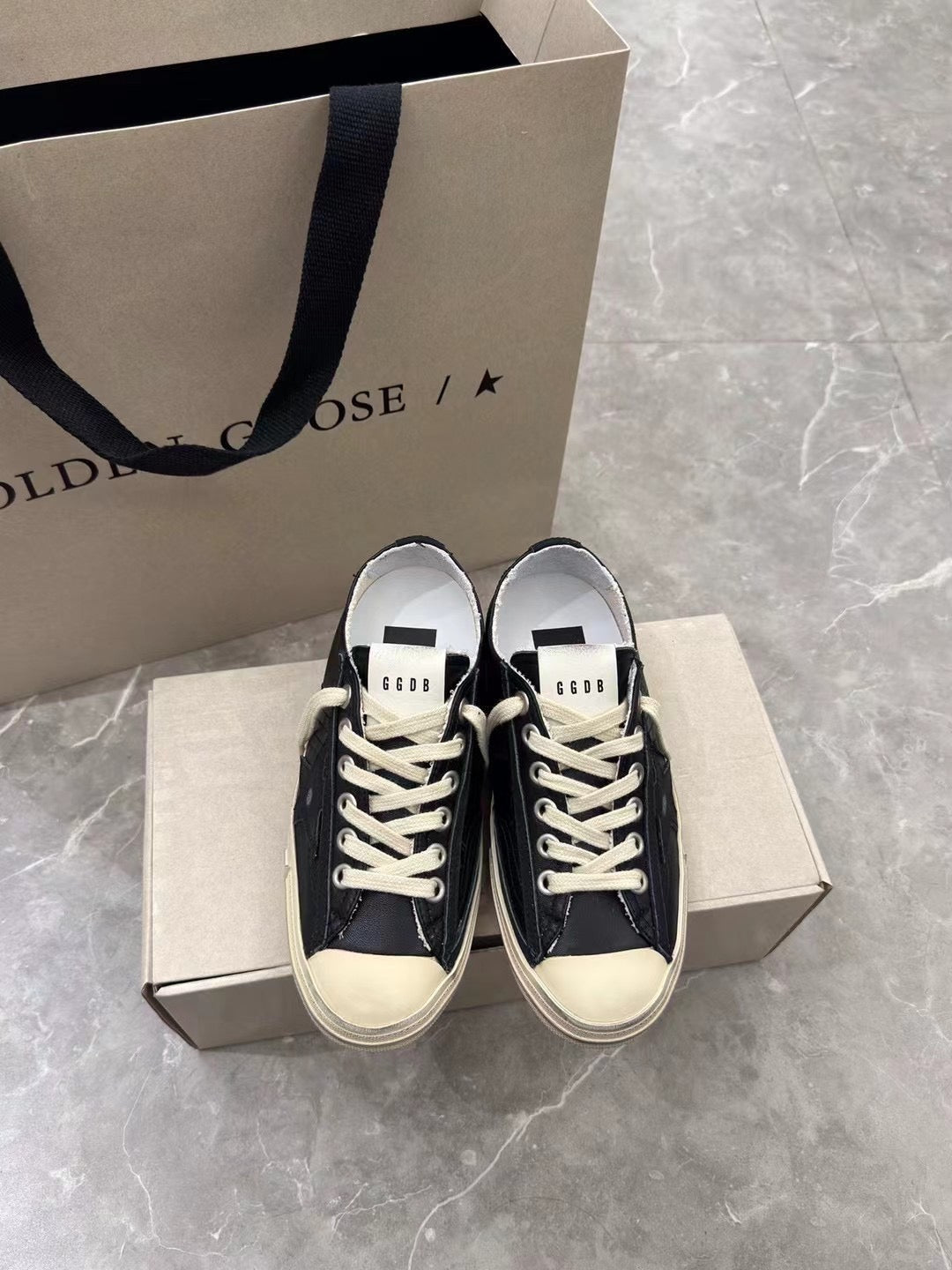 Golden Goose V-Star 2