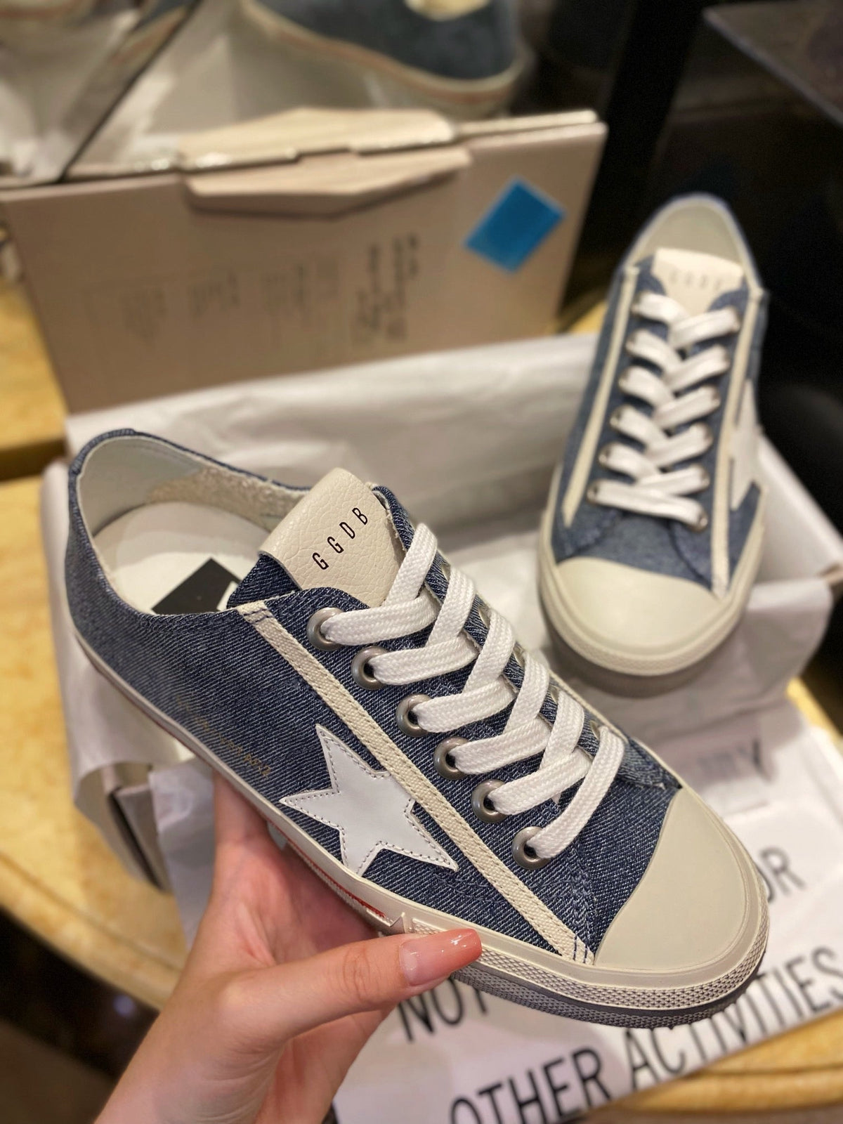 Golden Goose V-Star 2