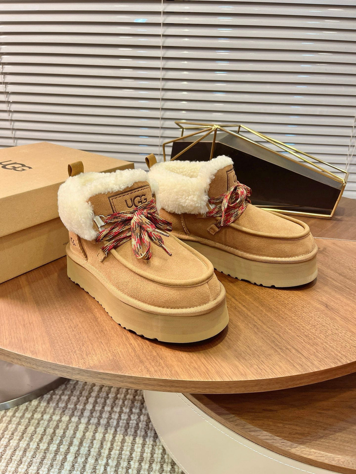 UGG Tazz Lace