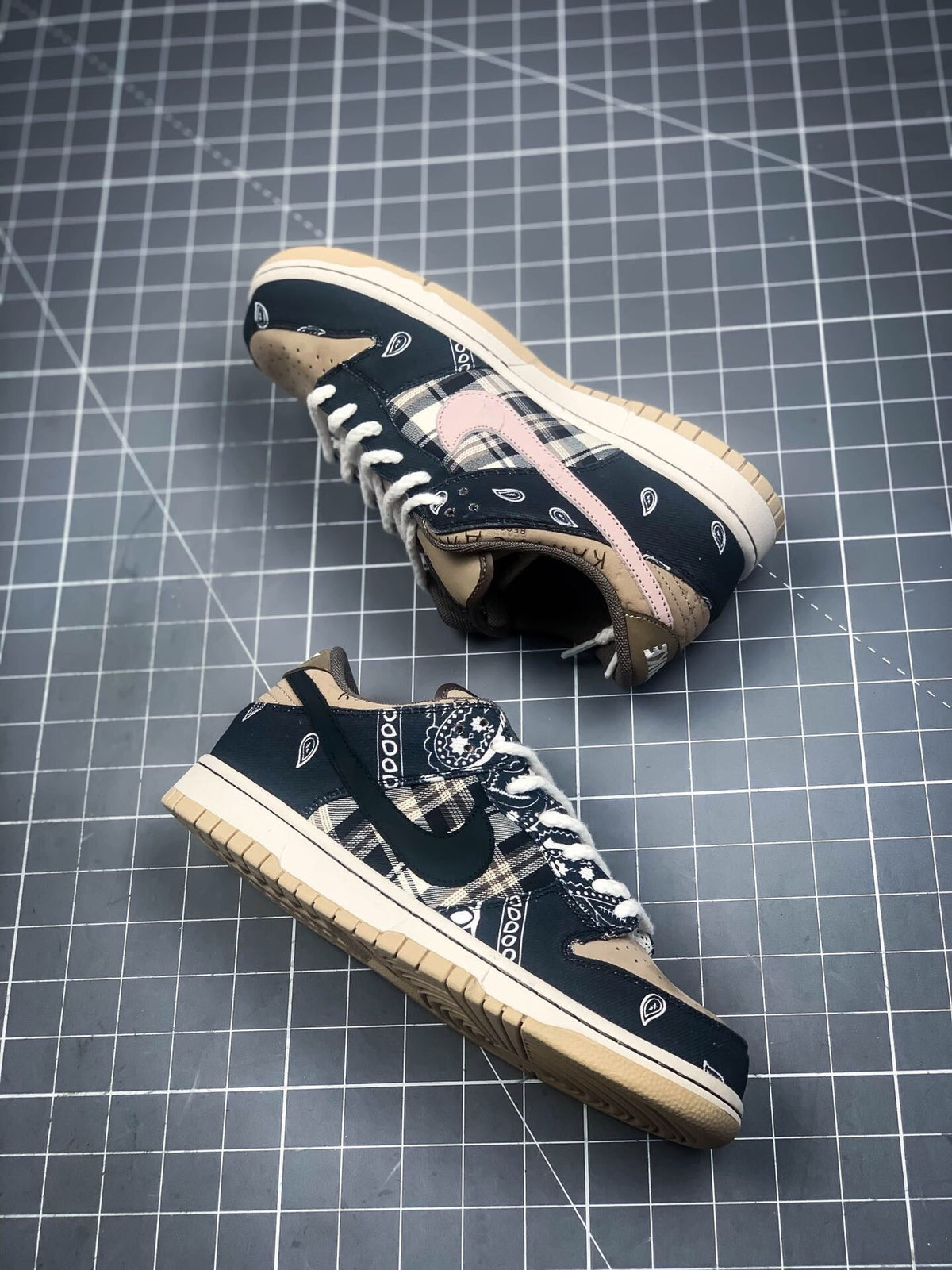 Nike Travis Scott x Nike Dunk SB