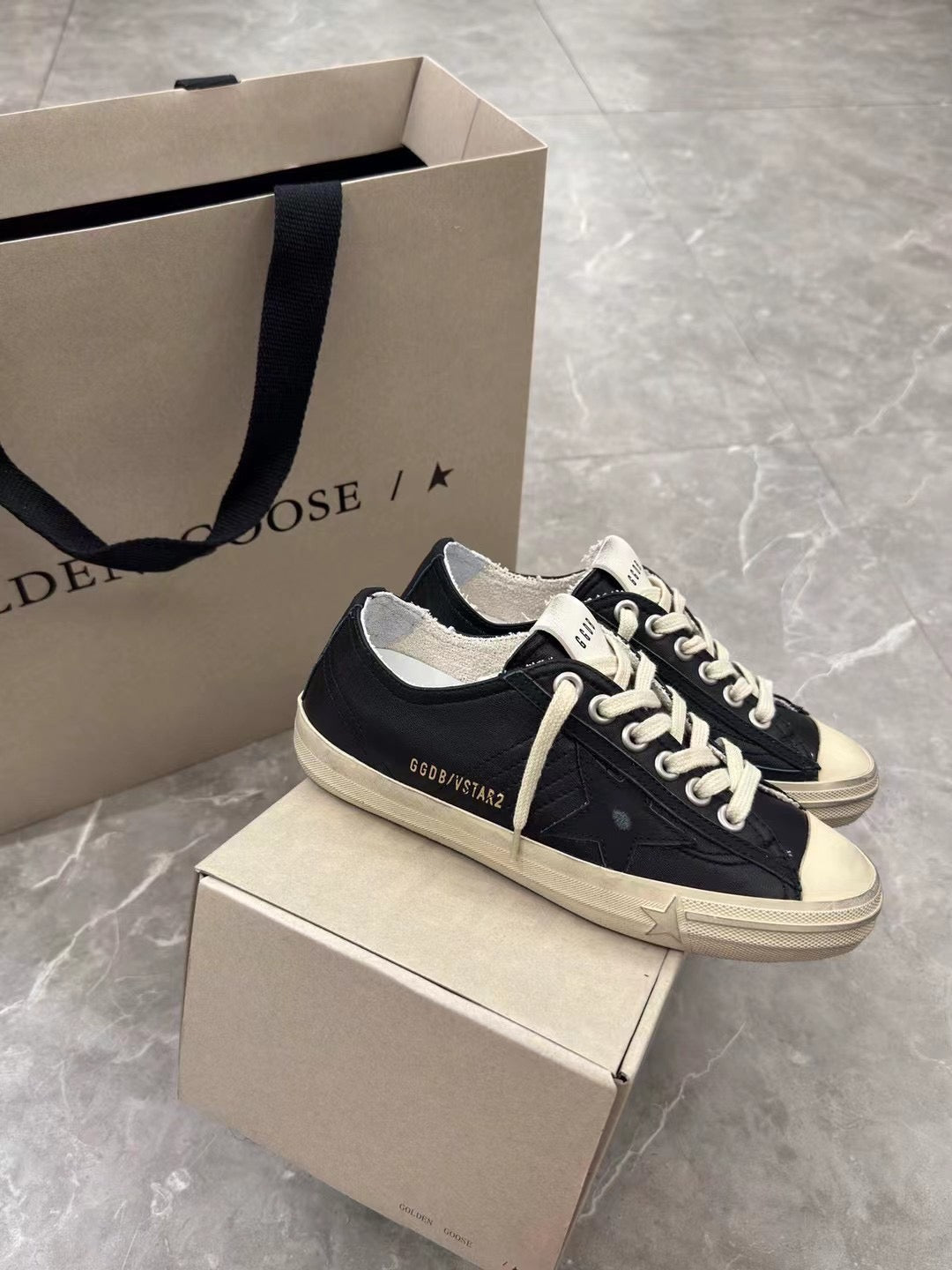 Golden Goose V-Star 2