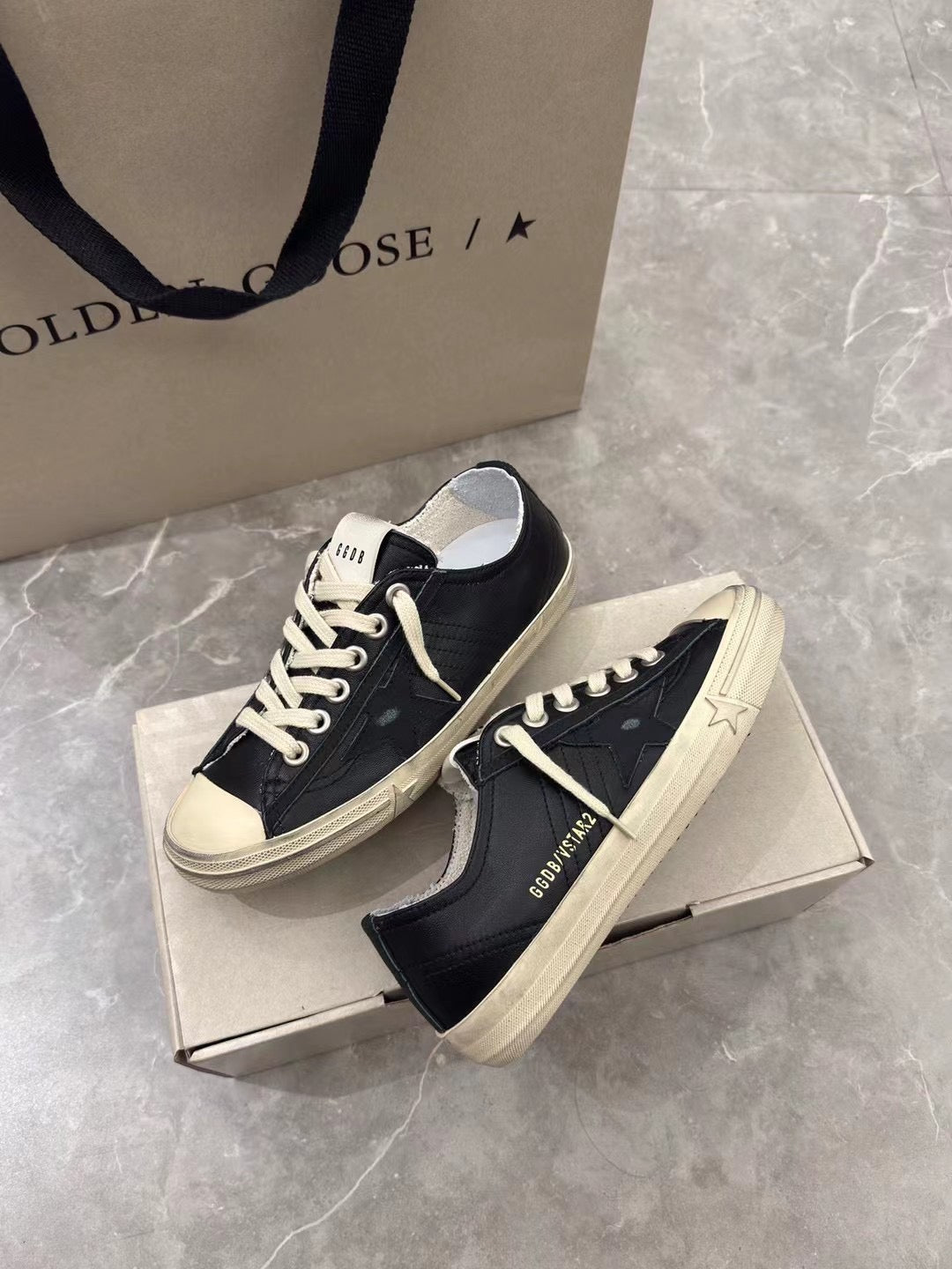 Golden Goose V-Star 2