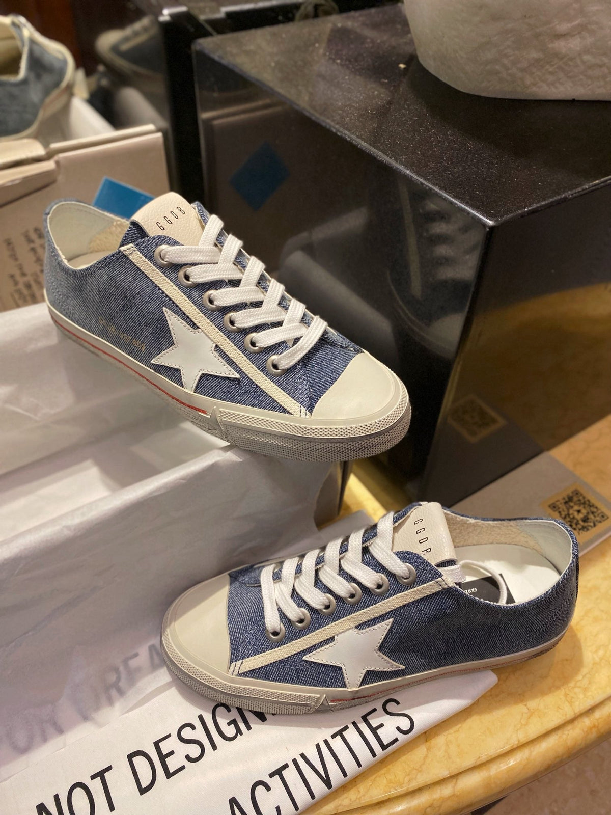 Golden Goose V-Star 2