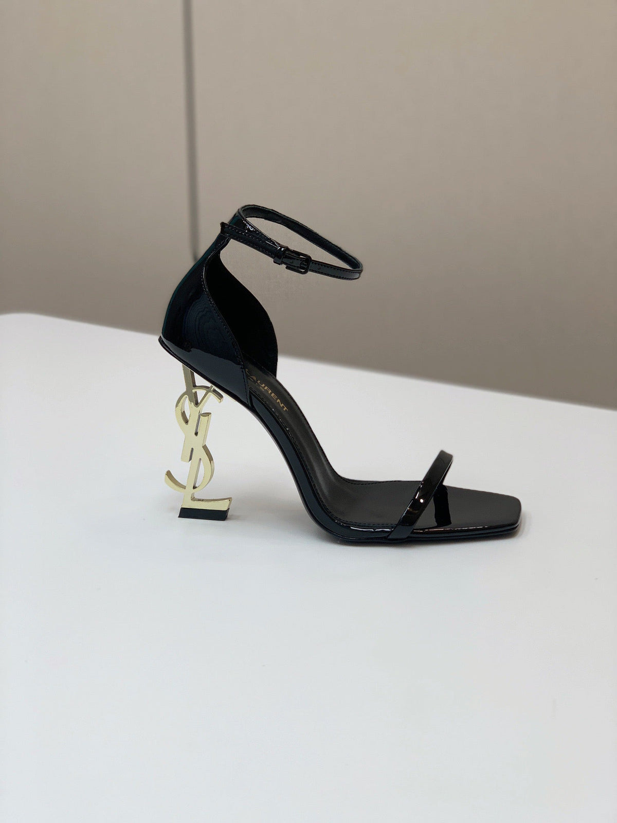 Sandalias Yves Saint Lauren