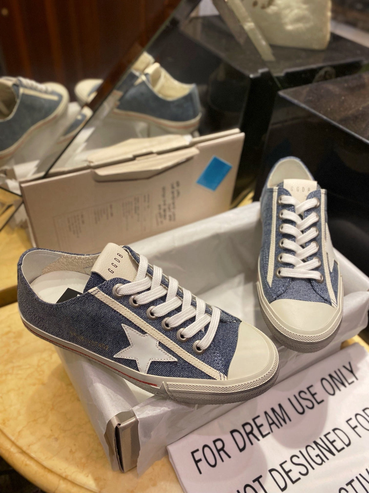 Golden Goose V-Star 2