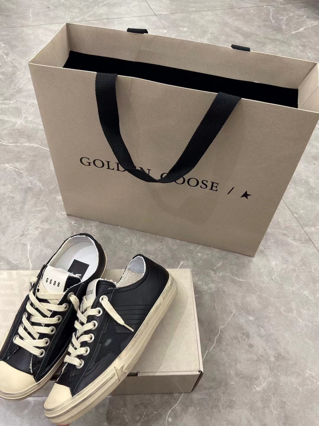 Golden Goose V-Star 2