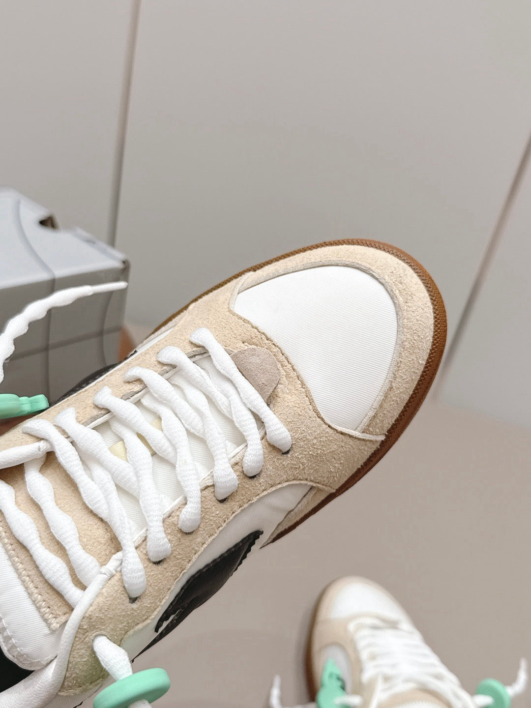 Off White