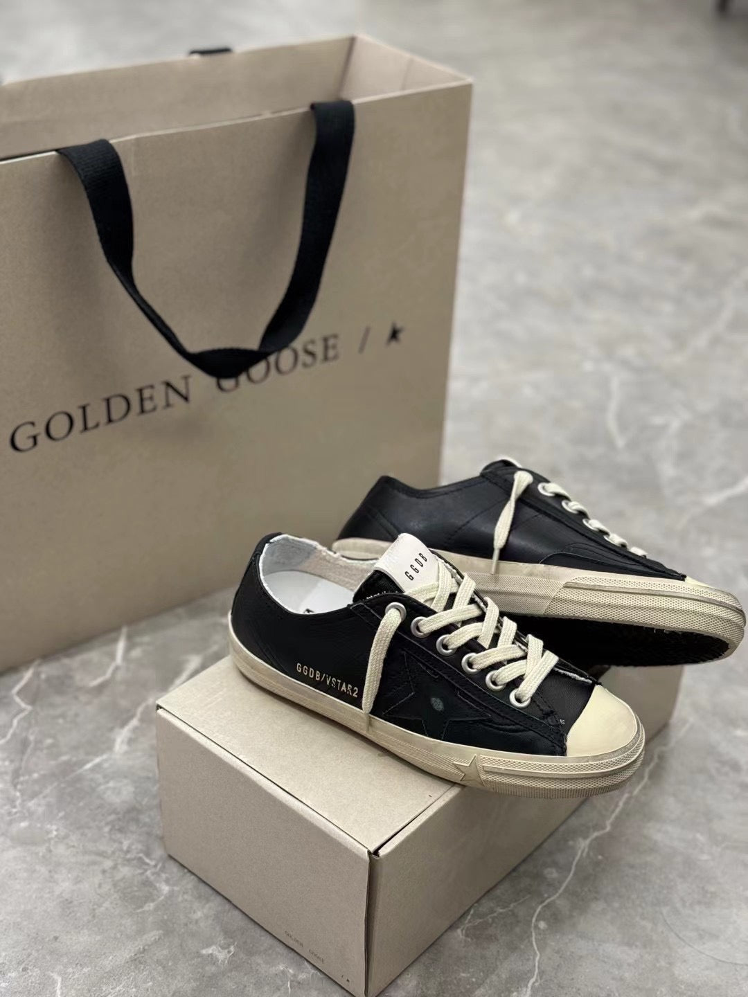 Golden Goose V-Star 2